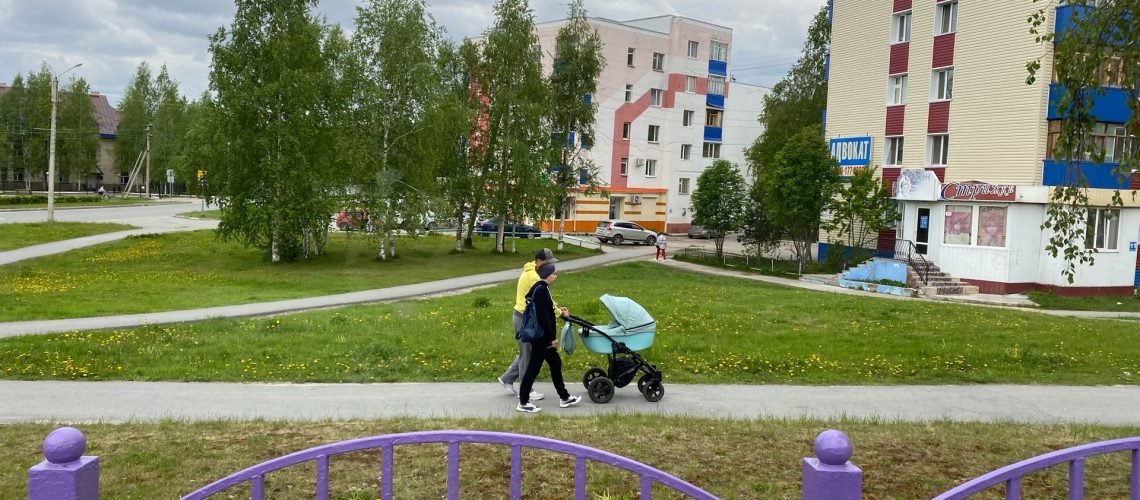 В Югре семьям с детьми дадут бесплатную юридическую помощь и ускорят одну соцвыплату