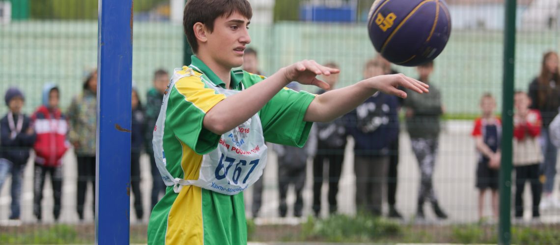 Еще одной спортивной площадкой больше.