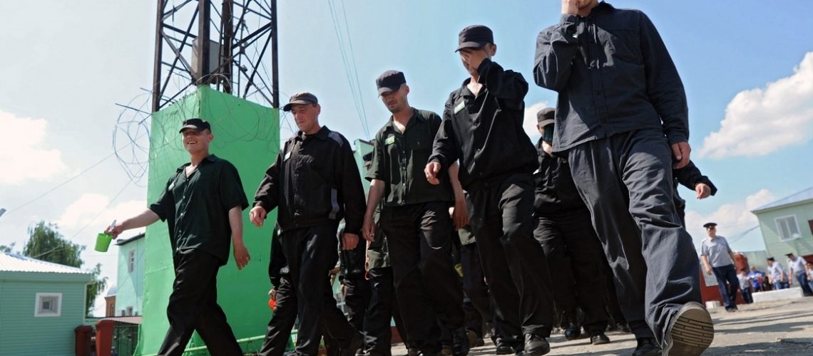 Глава ФСИН предложил использовать труд заключенных вместо мигрантов