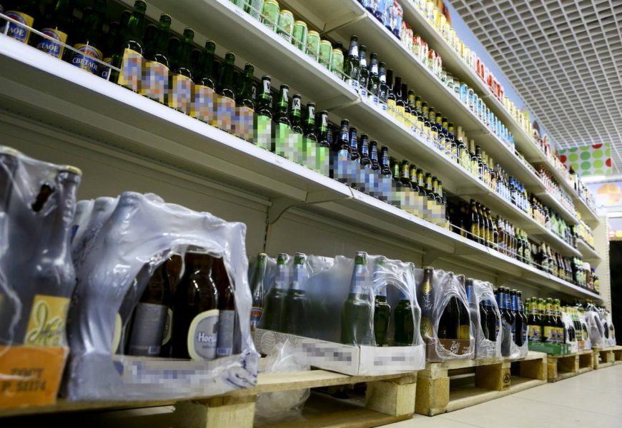 38 % жителей Югры считают, что в их населенных пунктах слишком много алкомаркетов
