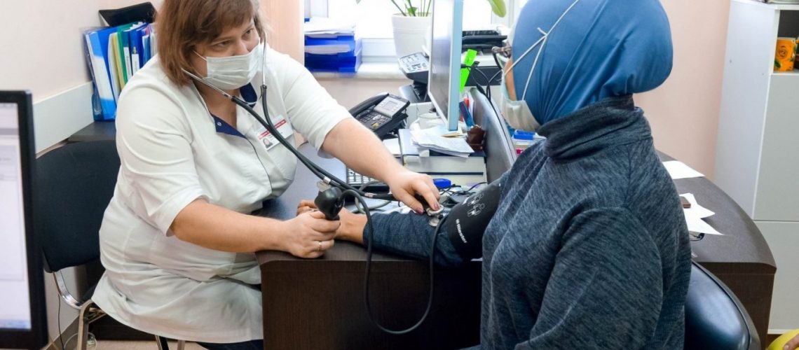 Югорчане могут бесплатно скачать сертификат о вакцинации с Госуслуг