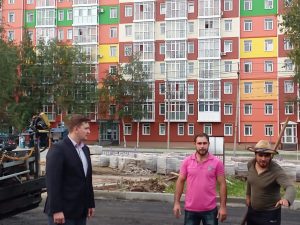 Ход работ по благоустройству общественной территории с представителями подрядной организации