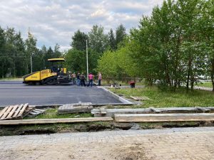Ход работ по благоустройству общественной территории с представителями подрядной организации