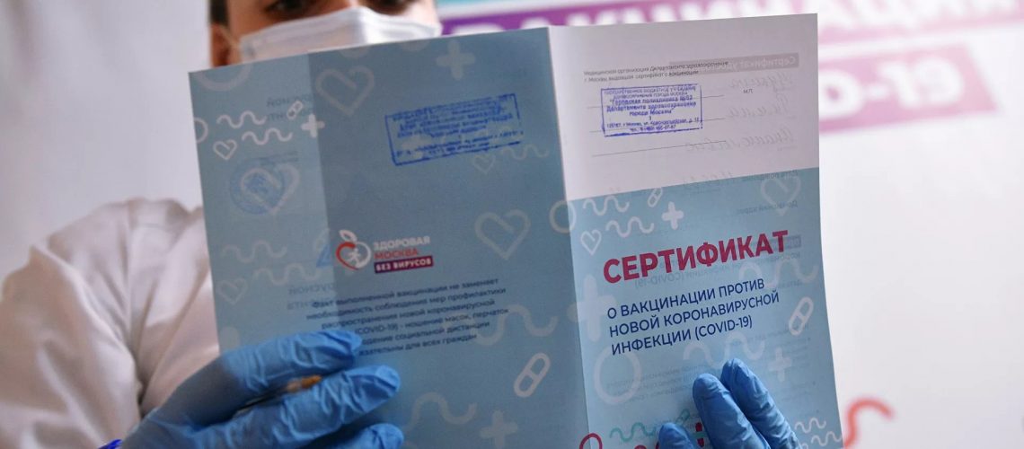В Совфеде предложили давать привившимся от коронавируса два выходных