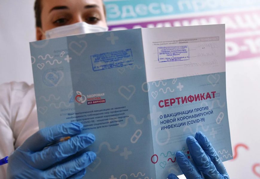 В Совфеде предложили давать привившимся от коронавируса два выходных