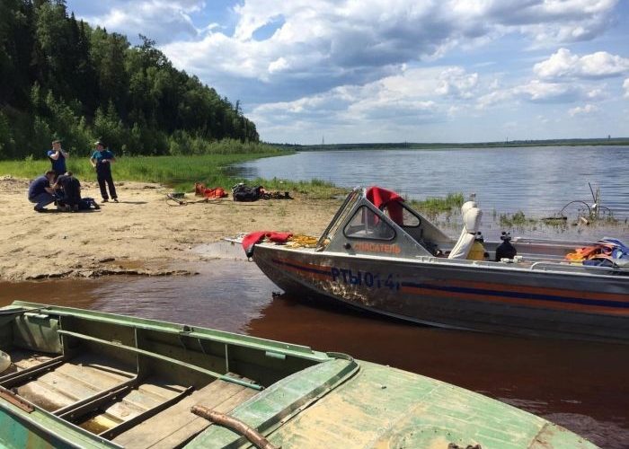 В Югре лодка врезалась в теплоход, погиб человек