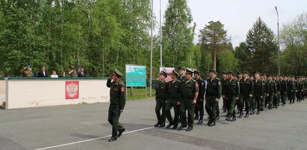 Группа депутатов внесла в Госдуму законопроект о включении службы в армии в трудовой стаж