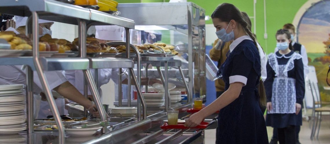 В школах Югры учится 485 детей, нуждающихся в специальном питании