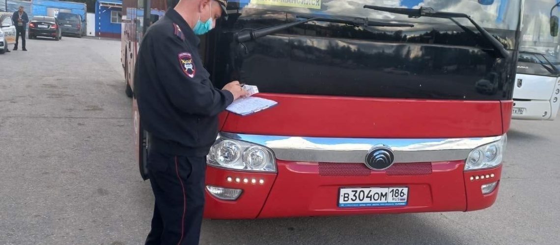 Автоинспекторы продолжают проверять автобусы