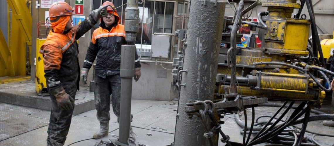 В Югре добыли свыше 140 тонн нефти за 8 месяцев этого года