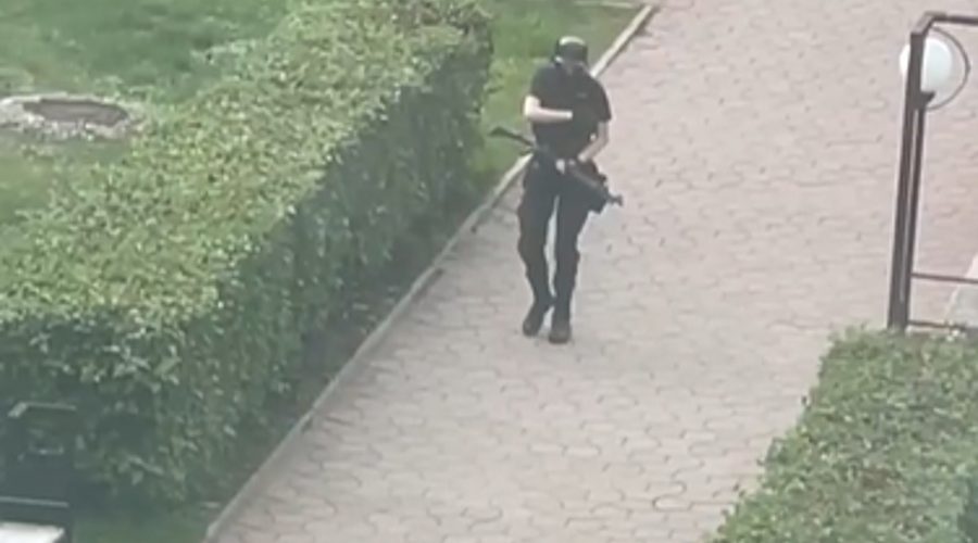 Стрельба в Пермском госуниверситете. Предварительно, 8 погибших и 10 пострадавших. Стрелка ранили при задержании. Пресс-служба университета сообщает, что он ликвидирован.