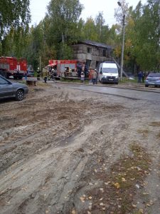 Пожар в жилом двухэтажном доме тушили сегодня в Нефтеюганске.