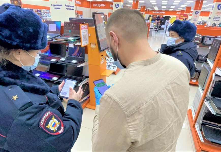 В Югре за нарушение масочного режима к ответственности в день привлекают 100 человек