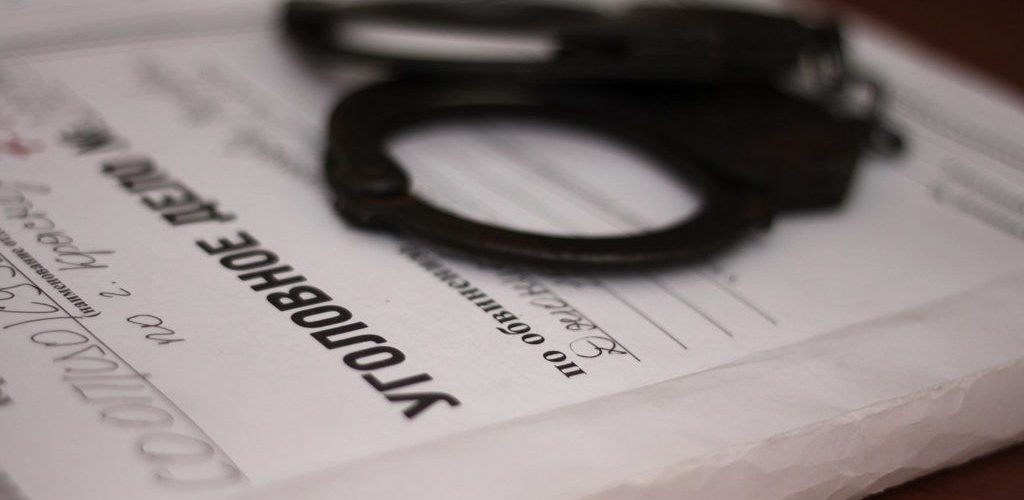 Житель Югры за кражу продуктов зарубил топором соседа