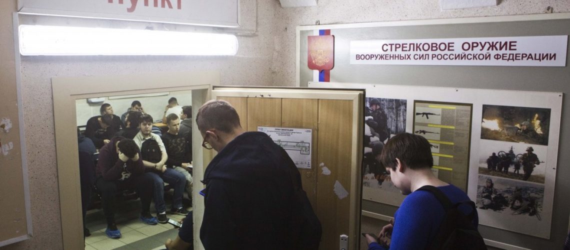 350 призывников из Югры поступили на службу в воинские части России