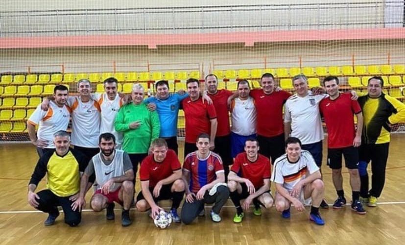 На базе спортивного комплекса «Олимп» состоялся товарищеский матч по мини-футболу среди команд медицинских работников и сотрудников градообразующего предприятия РН-Юганскнефтегаз.