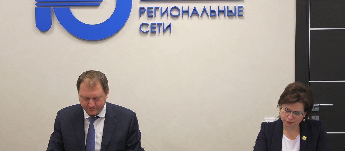 Сегодня глава Нефтеюганска Эльвира Бугай провела рабочую встречу с директором АО «ЮТЭК-Региональные сети» Максимом Медведевым.