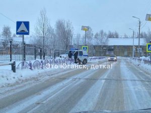 В Нефтеюганске эвакуировали три школы из-за угрозы взрыва.