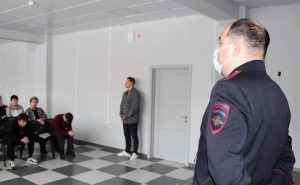 Полицейские Нефтеюганска проводят встречи по профилактике дистанционных мошенничеств.