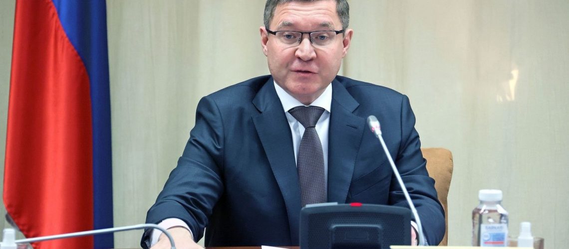 Якушев предложил губернаторам УрФО массово вводить удаленку. «Это еще не пик»