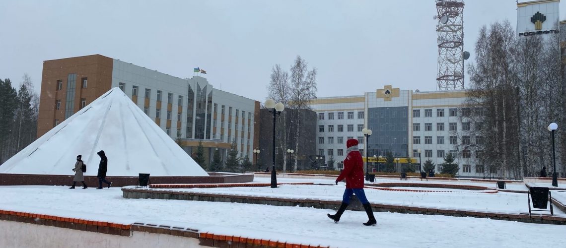Чиновникам из ХМАО запретили иметь иностранное гражданство