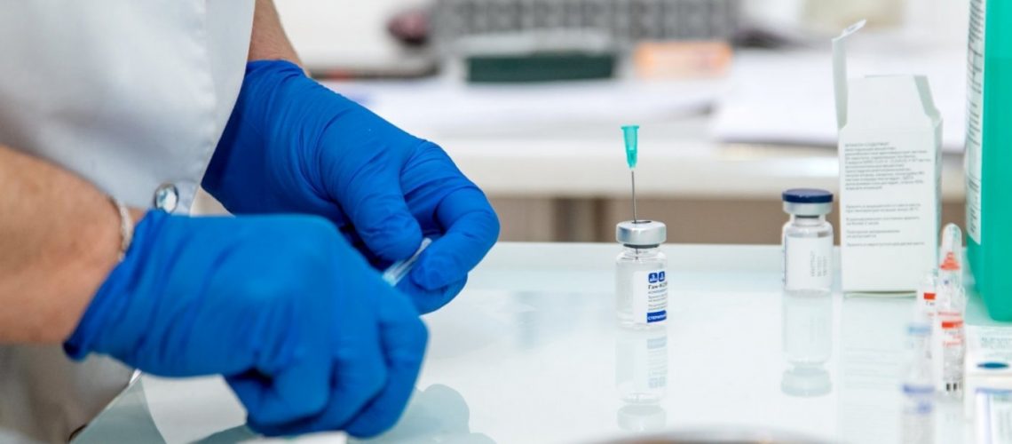 Более 800 000 жителей Югры завершили вакцинацию от коронавируса