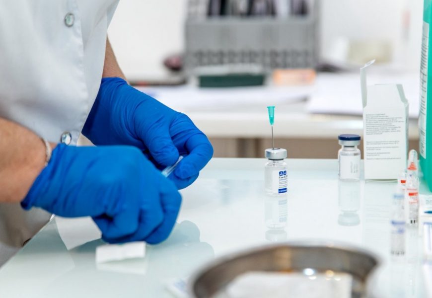 Более 800 000 жителей Югры завершили вакцинацию от коронавируса