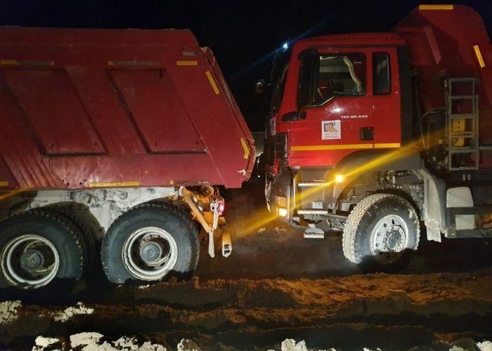 Пьяный водитель грузовика протаранил машину коллеги на месторождении в Югре