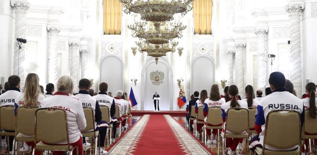 Путин наградил Олимпийцев из ХМАО