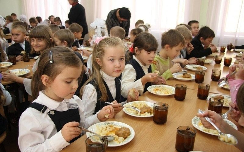 Родители из Югры смогут выбирать школьное питание своим детям онлайн