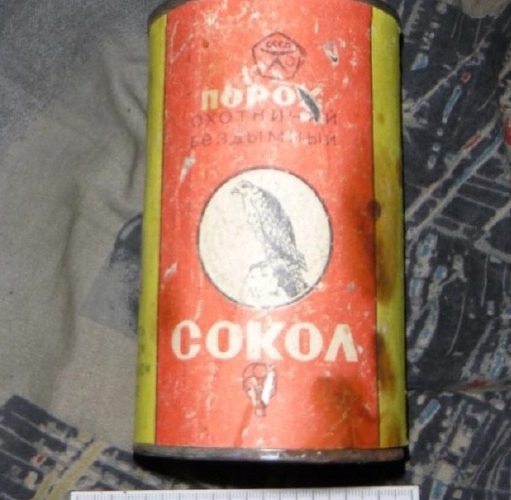 В Нефтеюганске сотрудники полиции изъяли порох у местного жителя.
