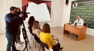 Трудности сплотили медиков: Нефтеюганская окружная клиническая больница говорит об итогах за 2021 год и планах на 2022