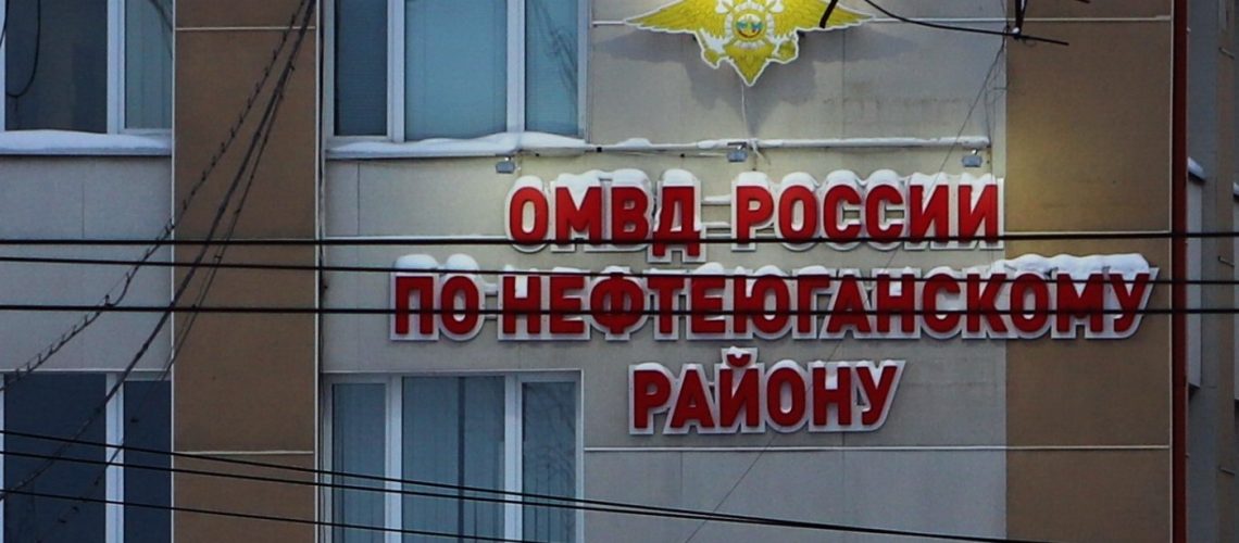 В Нефтеюганском районе силовики задержали пьяного водителя, который сбил на дороге их коллегу