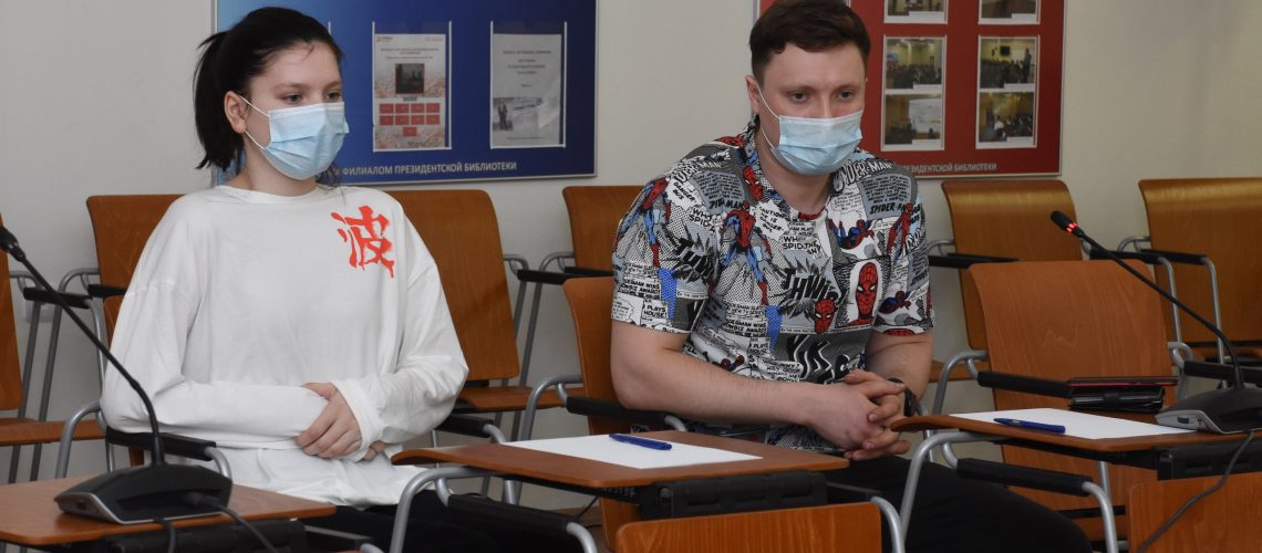 Глава муниципалитета встретилась с жителями Донецкой и Луганской народных республик, а также Украины, которые прибыли в Нефтеюганск в конце марта.
