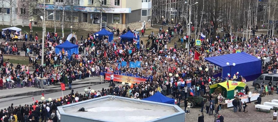В полдень на площади развернулись главные события праздника.