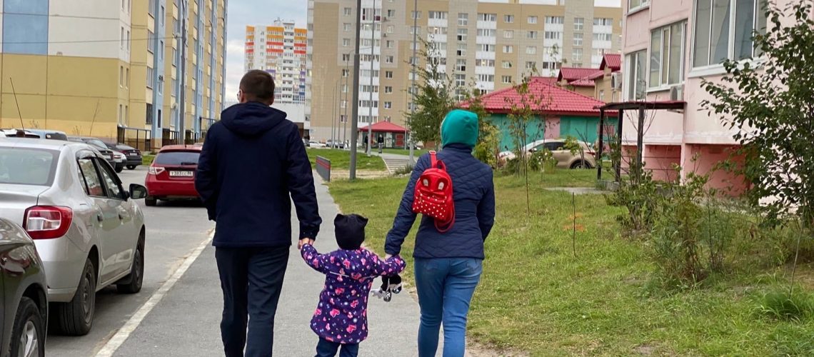 В Югре начались выплаты на детей от 8 до 17 лет