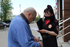 Полицейские Нефтеюганска рассказывают горожанам о том, как обезопасить себя от мошенников.