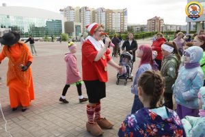 В День защиты детей Юбилейная площадь стала местом притяжения маленьких нефтеюганцев и их родителей.