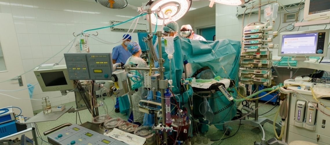В Югре хирурги самодельным магнитом спасли проглотившего батарейку 2-летнего ребенка