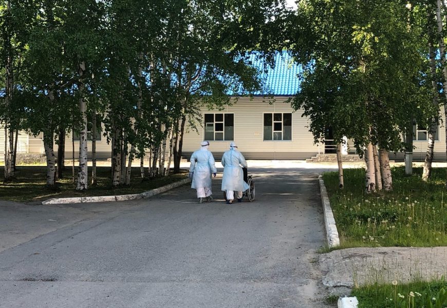 Почти 300 новых заболевших ковидом выявили в Югре за сутки — это максимум за лето