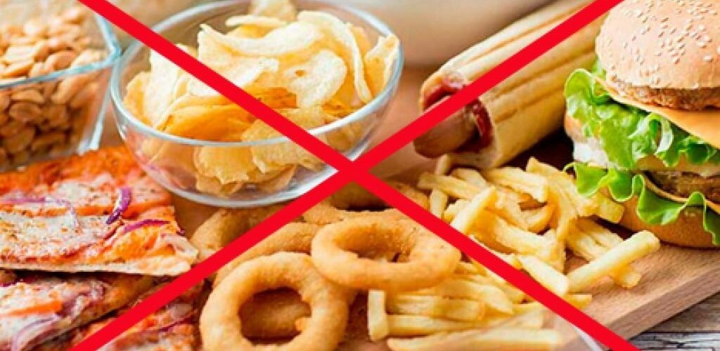 В Госдуме предложили запретить рекламу фастфуда и газировки днем на ТВ
