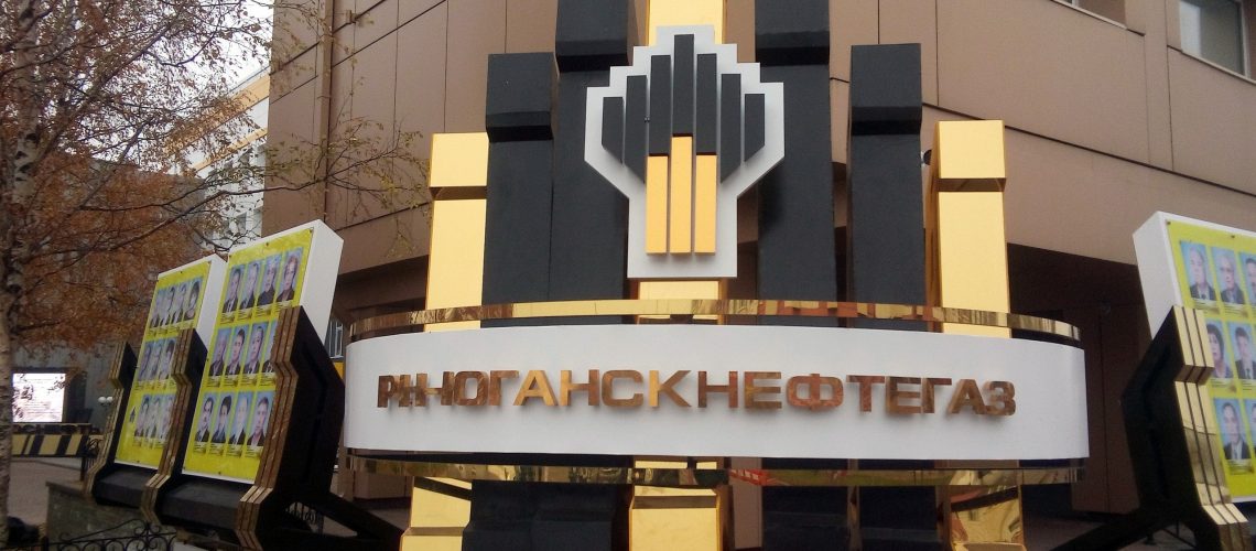 В Нефтеюганске лже-нефтяник за взятку пытался остаться на работе