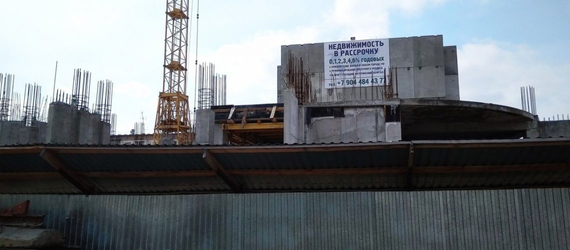 В Нефтеюганске возобновились работы по строительству проблемного многоквартирного дома для дольщиков