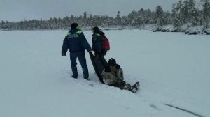 Под Сургутом рыбаки на мотобуксировщике провалились под лёд