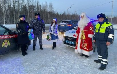 На дорогах Югры дежурит полицейский Дед Мороз