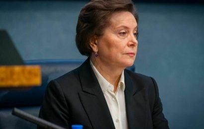 Глава ХМАО Наталья Комарова уступила политические позиции