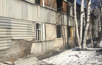 В Нефтеюганске прокуратура заставила властей выдать квартиру семье, жившей 8 лет в опасном доме