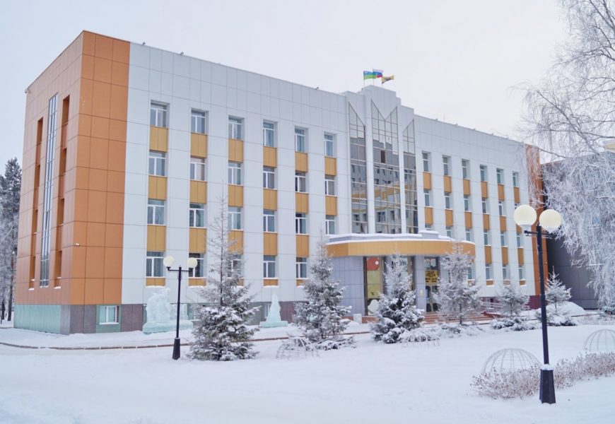 Бастрыкин запросил доклад по делу о гибели пенсионерки из Нефтеюганска в яме с горячей водой.