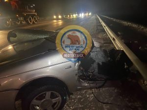 Легковой автомобиль залетел под фуру.