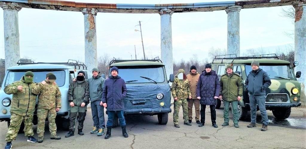 Югра передала Макеевке три внедорожника и несколько тонн вещей с медикаментами